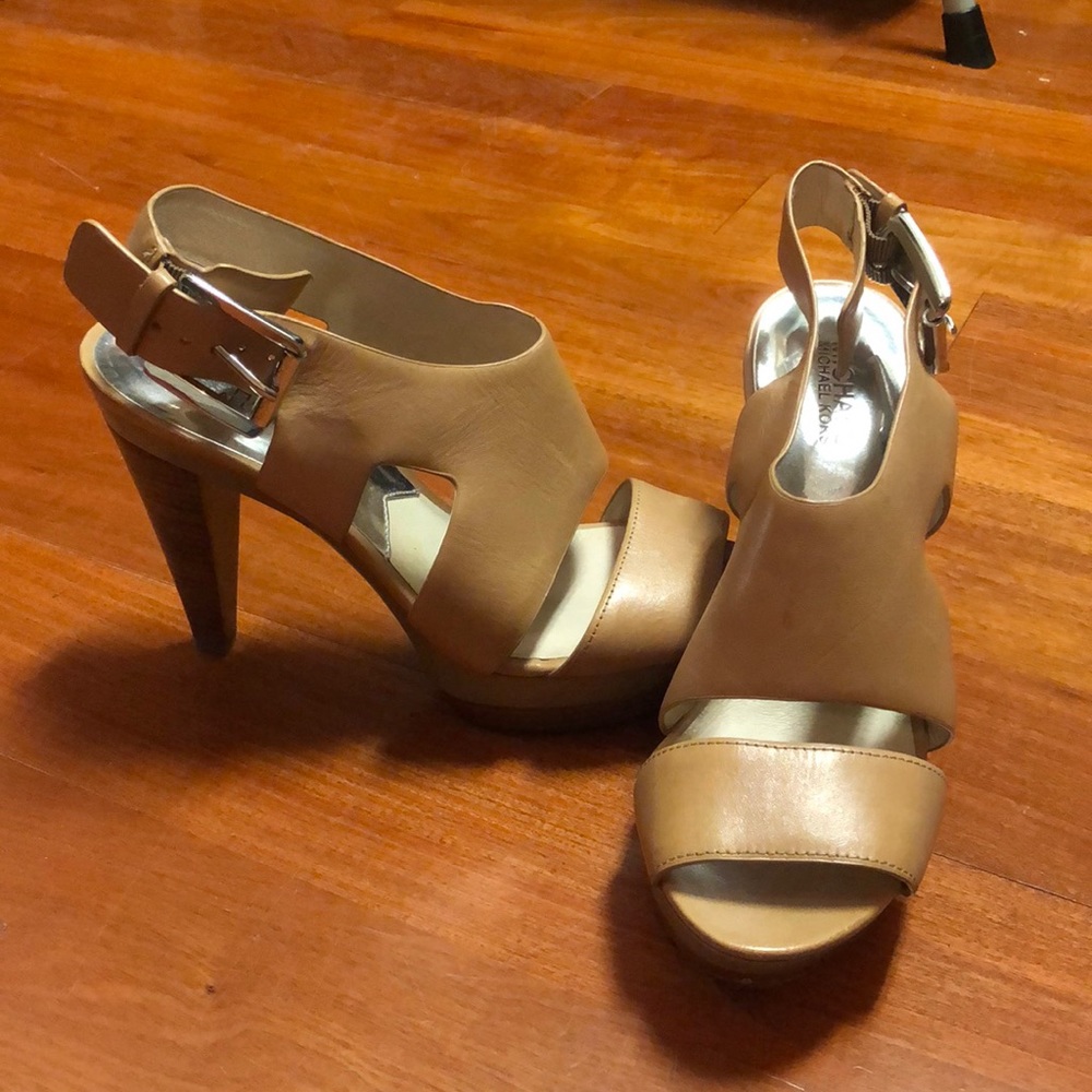 Michael Kors Nude Pump Heals